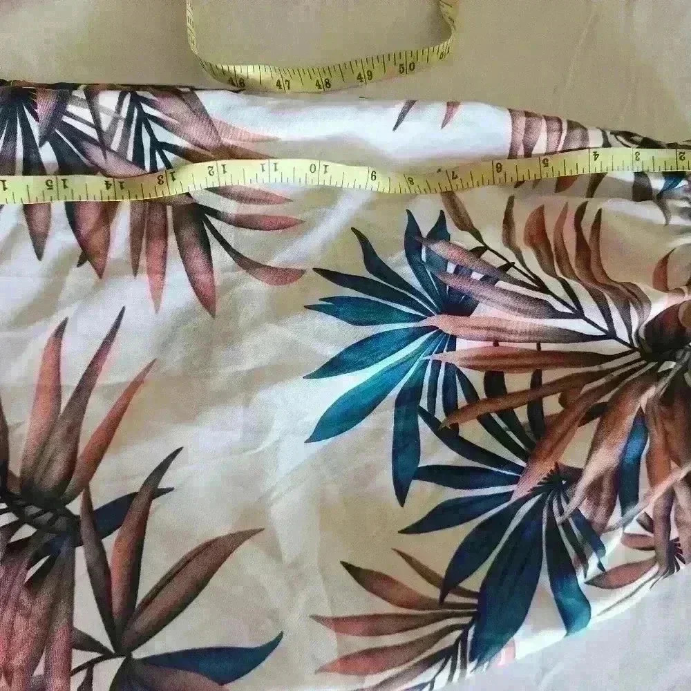 Shein outfit! 1 pair of shorts with 2 tops. Women's 1x - Picture 14 of 16